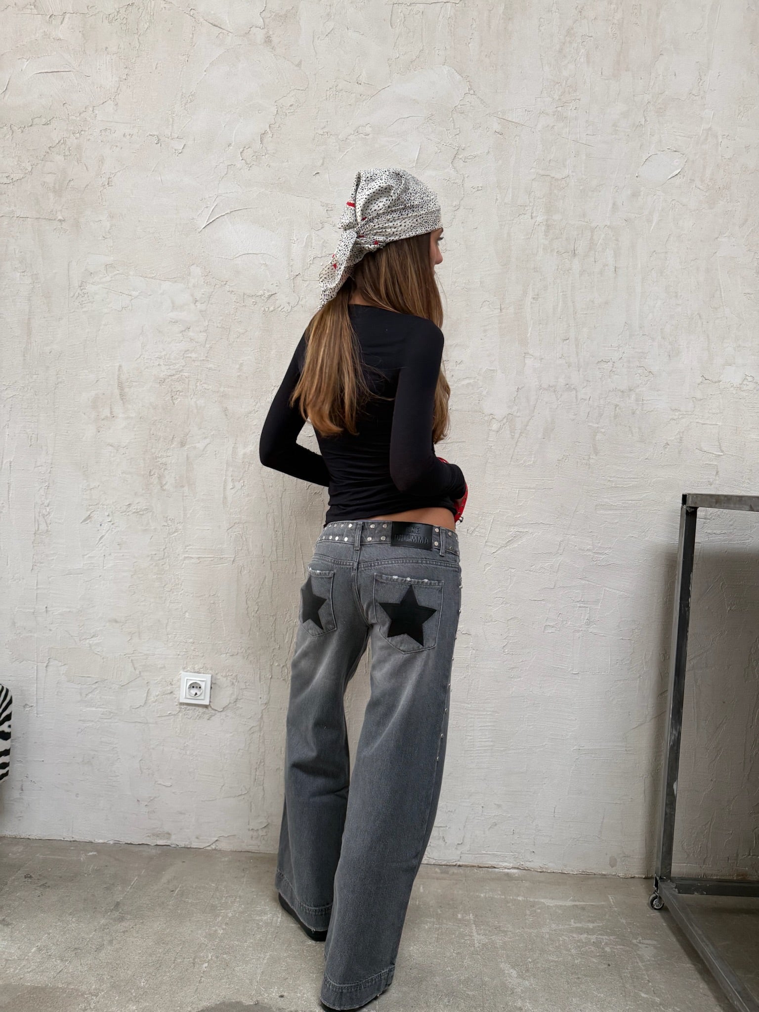 GREY JEANS BLACK LEATHER STAR